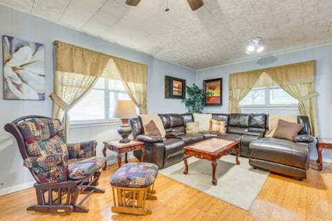 Peaceful Alabama Vacation Rental with Large Deck House in Alabama