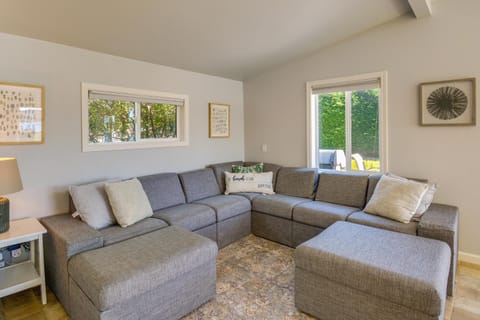 Waterfront Hood Canal Cottage Steps to the Beach! House in Hood Canal