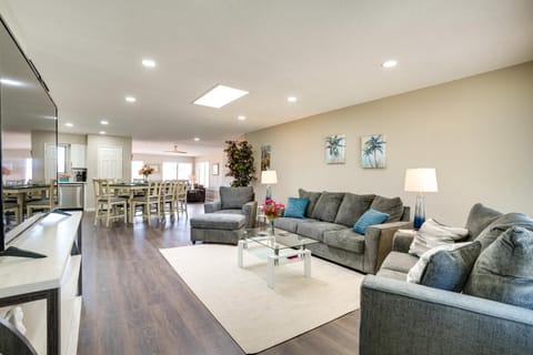 Golfers Oasis! 55 and Sun City West Retreat with Pool House in Sun City West