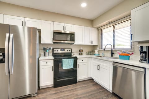 Golfers Oasis! 55 and Sun City West Retreat with Pool House in Sun City West