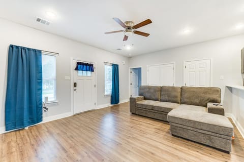 Texas Family Home with Hot Tub 1 Mi to Lake Whitney House in Texas