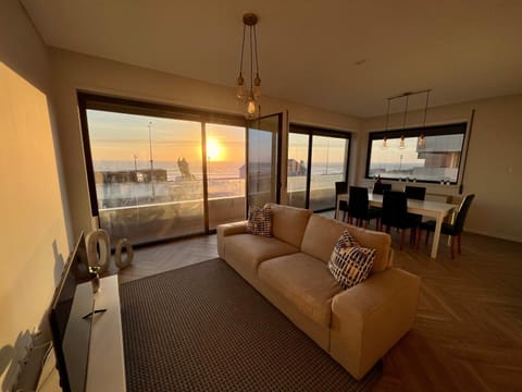 Communal lounge/ TV room, Natural landscape, TV and multimedia, View (from property/room), Balcony/Terrace, Seating area, Dining area