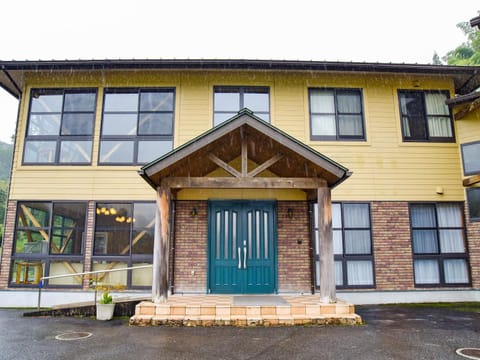 Property building, Facade/entrance, Day