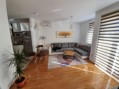 Sunny home in Mostar with a garage! Apartment in Mostar