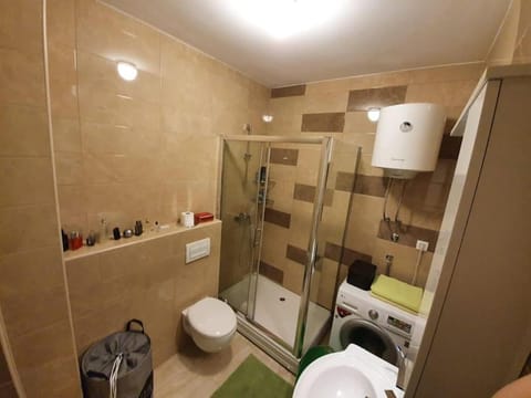 Sunny home in Mostar with a garage! Apartment in Mostar