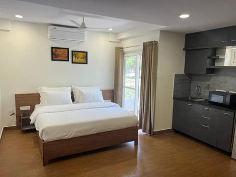 Kitchen or kitchenette, Bedroom