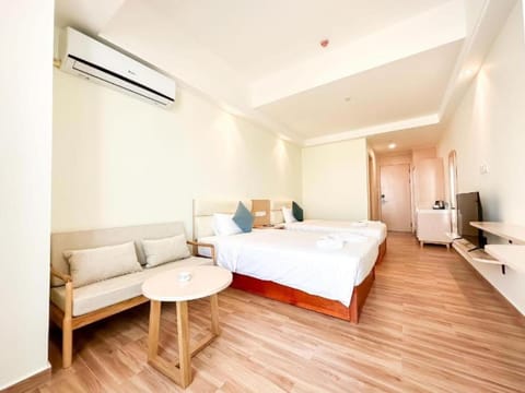Bed, TV and multimedia, Seating area, Bedroom, air conditioner