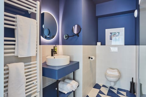 Shower, Toilet, Bathroom, towels