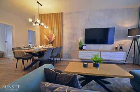 TV and multimedia, Living room, Seating area, Dining area