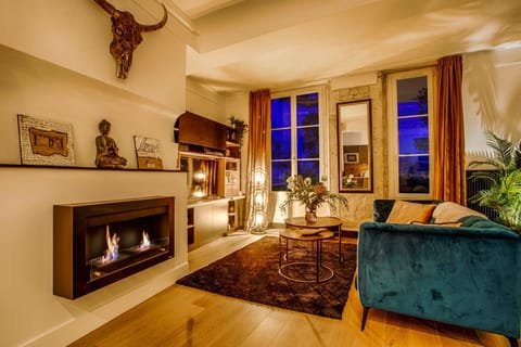 Living room, Seating area