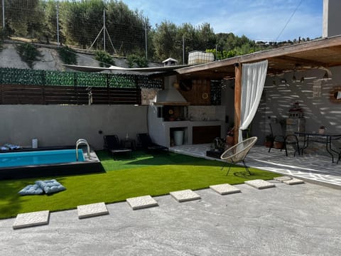 Patio, Garden view, Pool view, Swimming pool, sunbed