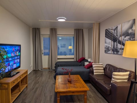 Communal lounge/ TV room, Bed, TV and multimedia