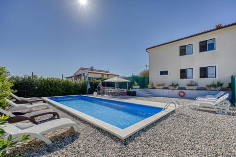Swimming pool, sunbed