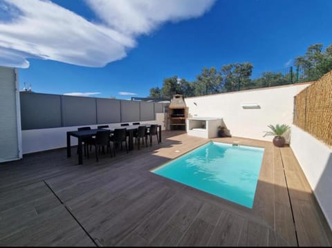 BBQ facilities, Balcony/Terrace, Swimming pool