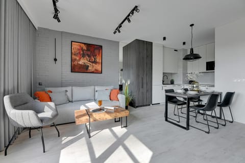 TV and multimedia, Kitchen or kitchenette, Living room, Seating area, Dining area