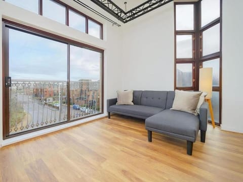 Baltic Dockside Apartment, Free Parking Apartment in Liverpool