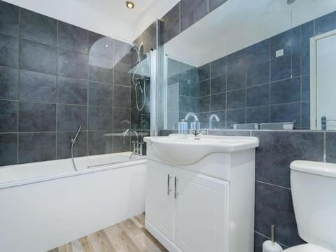 Baltic Dockside Apartment, Free Parking Apartment in Liverpool