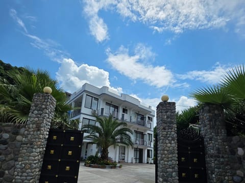 Property building, Facade/entrance, Day, Landmark view