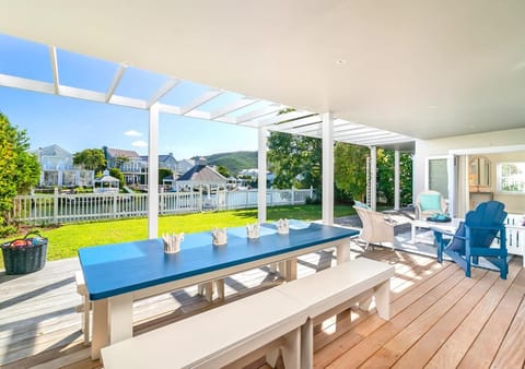 Patio, Day, Garden, View (from property/room), Balcony/Terrace, Seating area, Dining area, Garden view, Area and facilities