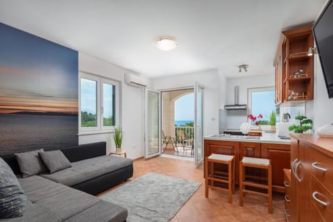 Kitchen or kitchenette, Living room