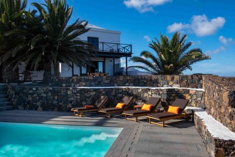 Property building, Patio, Day, Natural landscape, View (from property/room), Balcony/Terrace, Pool view, Swimming pool, sunbed