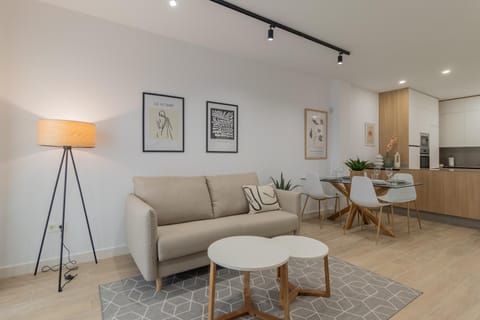 Kitchen or kitchenette, Living room, Seating area, Dining area