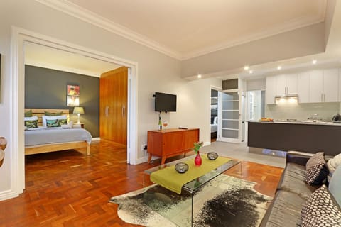 Bed, TV and multimedia, Kitchen or kitchenette, Living room, Seating area, Bedroom