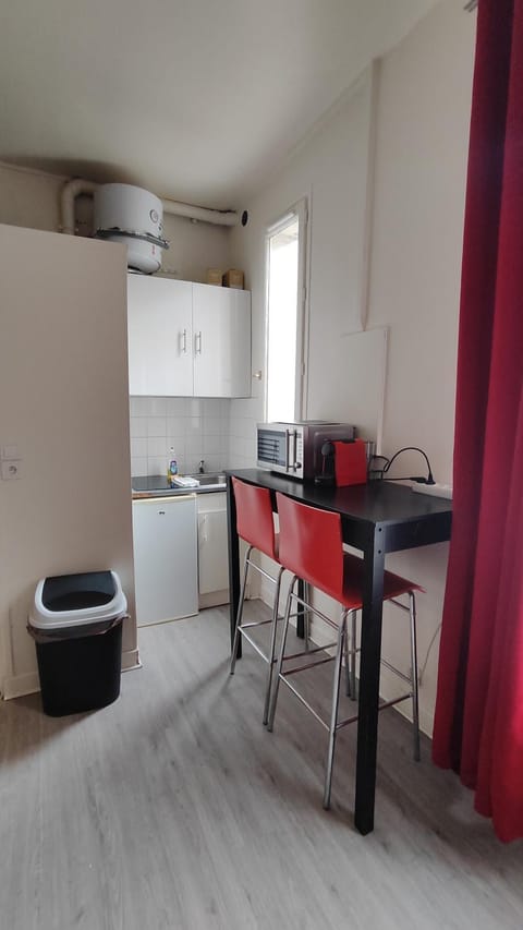 Kitchen or kitchenette, Seating area