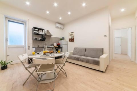 Kitchen or kitchenette, Living room, Seating area, Dining area, minibar, pet friendly, stove