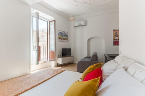 Bed, Bedroom, air conditioner