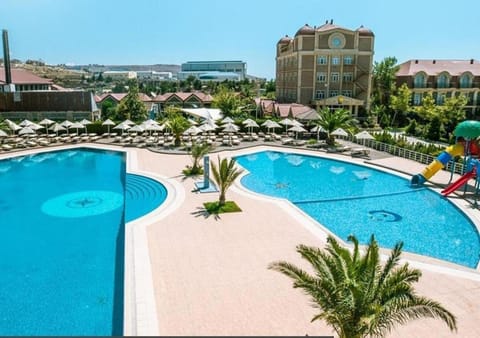 Property building, Balcony/Terrace, Pool view, Swimming pool, Open Air Bath, sunbed