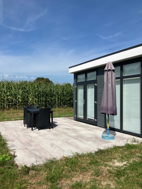 Property building, Garden, Balcony/Terrace