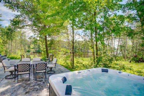 Private Hot Tub Riverfront Escape in Shawano House in Wisconsin