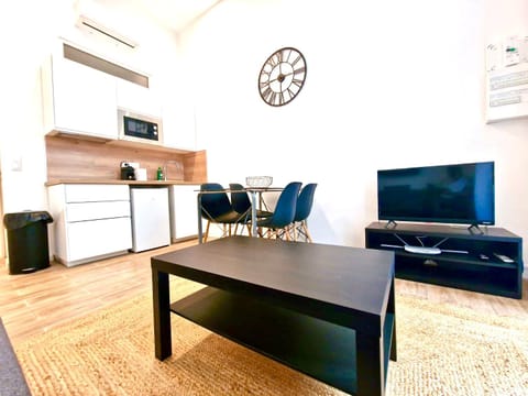 TV and multimedia, Kitchen or kitchenette, Seating area, Dining area, minibar