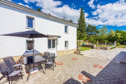 Property building, Seating area