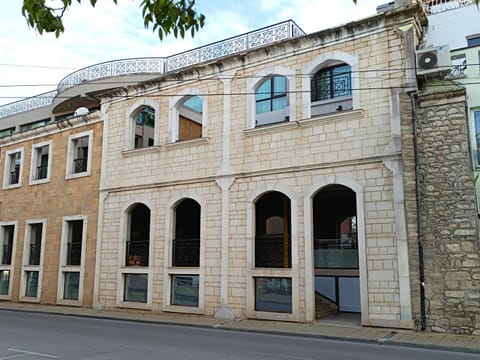 Property building, Facade/entrance, Day