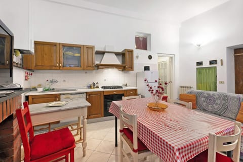 Giomar Apartment in Levanto