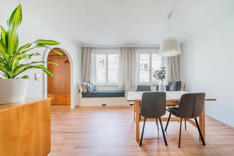 Living room, Photo of the whole room, Seating area, Dining area