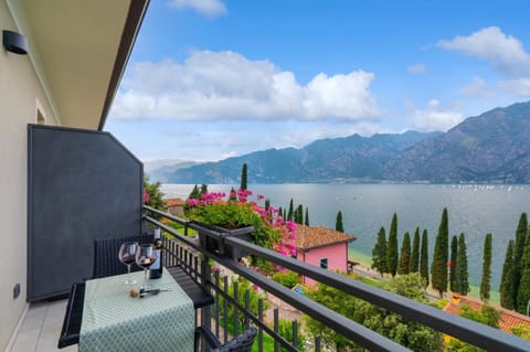 Balcony/Terrace, Lake view