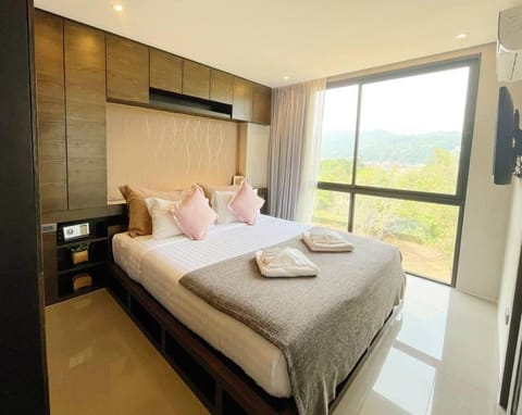 Bed, Bedroom, Mountain view