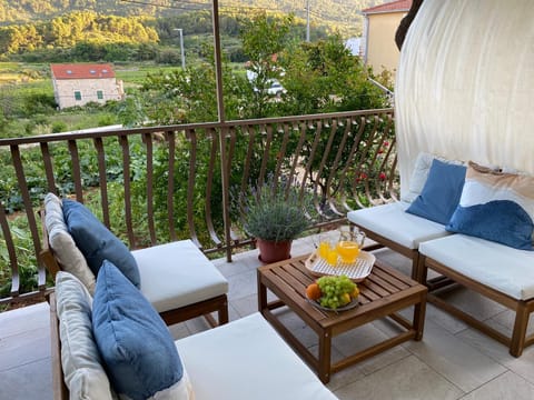 Day, Natural landscape, Garden, View (from property/room), Balcony/Terrace, Food and drinks, Seating area, Garden view, Drinks