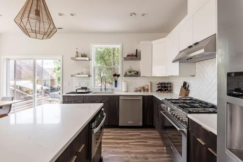 Comfy Family Home, Walkable Neighborhood + Patio! House in Portland