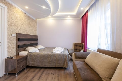 Bed, Living room, Photo of the whole room, Seating area, Bedroom, towels