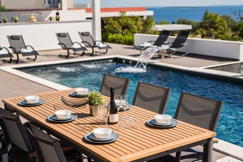 Patio, View (from property/room), Balcony/Terrace, Dining area, Pool view, Sea view, Swimming pool, sunbed