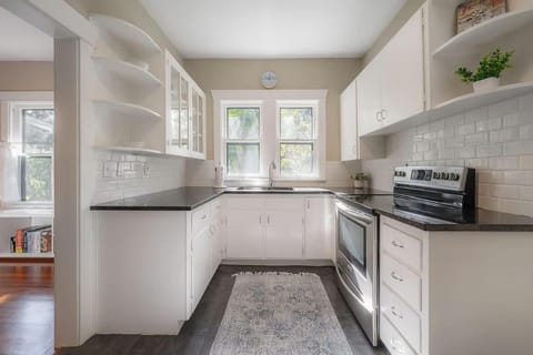 Historic & Cozy Bungalow by Downtown House in Tampa