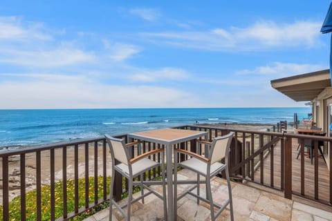 Beachfront Oasis - 30-Night Minimum Apartment in La Jolla