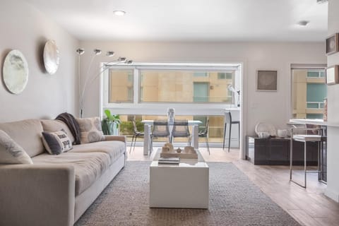 Beachfront Oasis - 30-Night Minimum Apartment in La Jolla