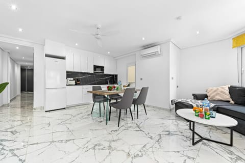 Communal lounge/ TV room, Living room, Seating area, Dining area, air conditioner