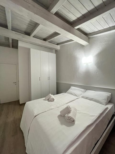 Bed, Photo of the whole room, Bedroom, towels, wardrobe