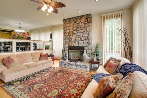 Lake Ouachita Vacation Rental with Community Pool Apartment in Lake Ouachita